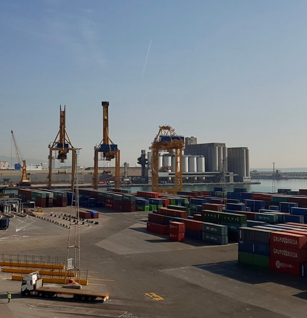 Agente de aduanas puerto de barcelona