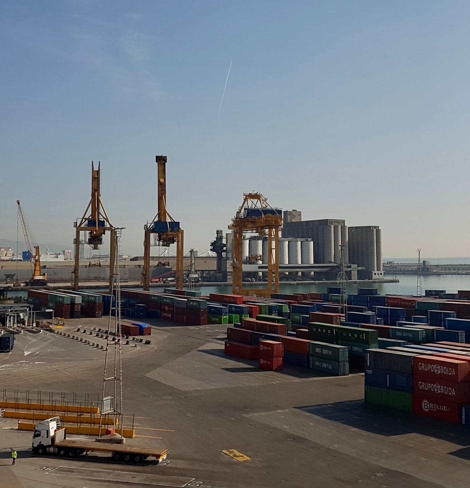 Agente de aduanas puerto de barcelona
